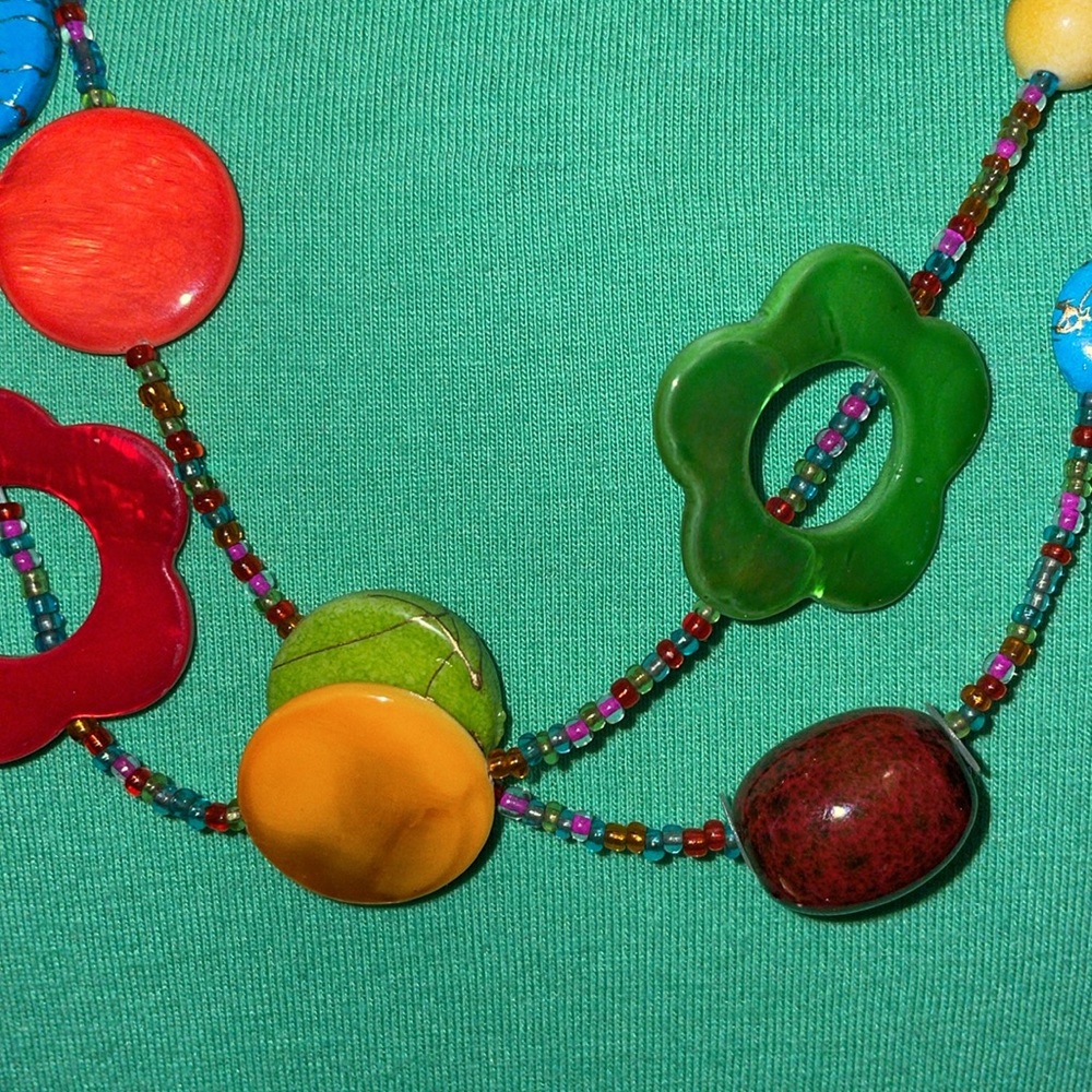 NWOT Floral Bib Style Necklace - Picture 2 of 3